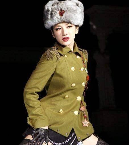 原创43岁的黄奕自降身份参加演员请就位想重回巅峰难