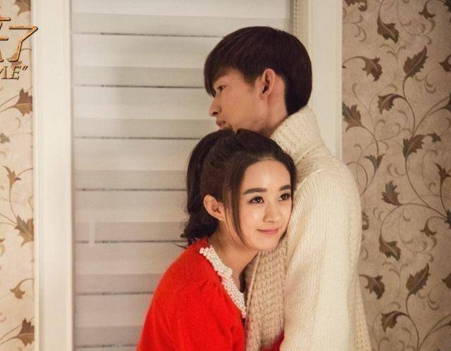 张翰去年还跟张钧甯一起搭档了《温暖的弦》这部剧,该剧中饰演一位