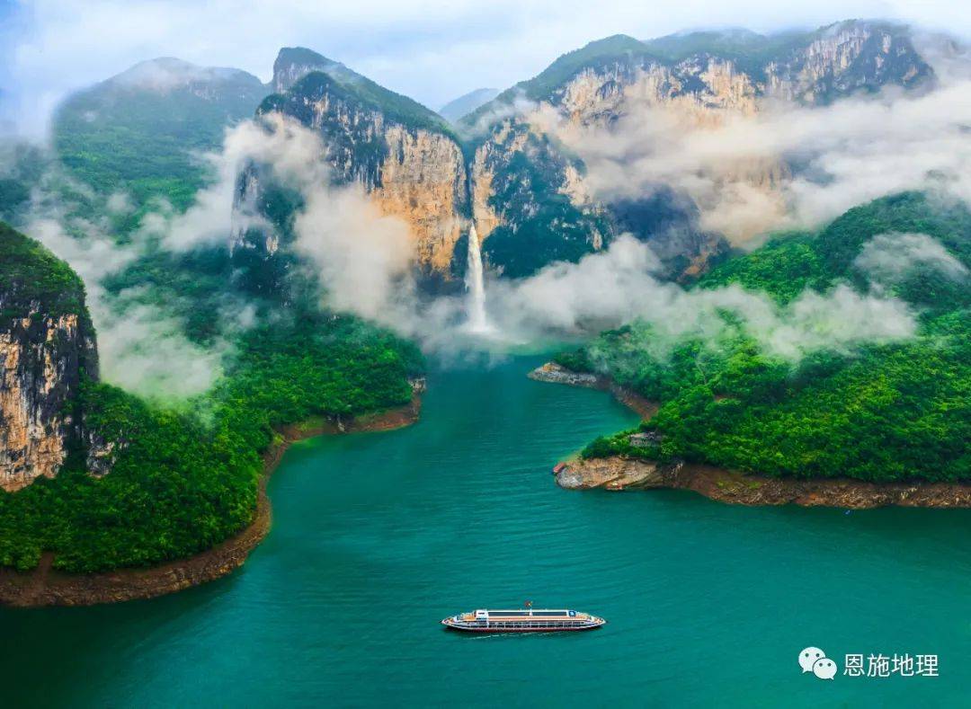 奇峰俊秀 俯瞰清江野三峡旅游区紧邻恩施州城,东接鹤峰,西邻咸丰,南接