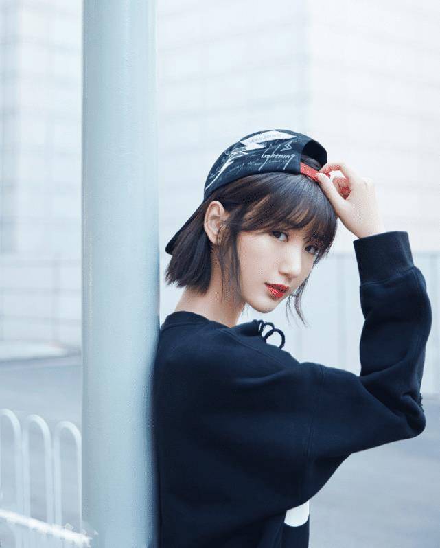 原创毛晓彤拿过膝袜当裤子穿却能秀出直线腿这身材我服了