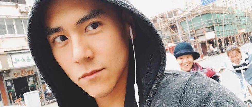 原创38岁"国民老公"新戏上映票房直逼3亿:首次挑战演父亲角色_彭于晏