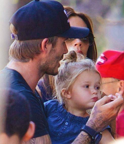 原创原创46岁贝克汉姆依旧颜值天花板儿子望尘莫及小女儿变化太惊艳