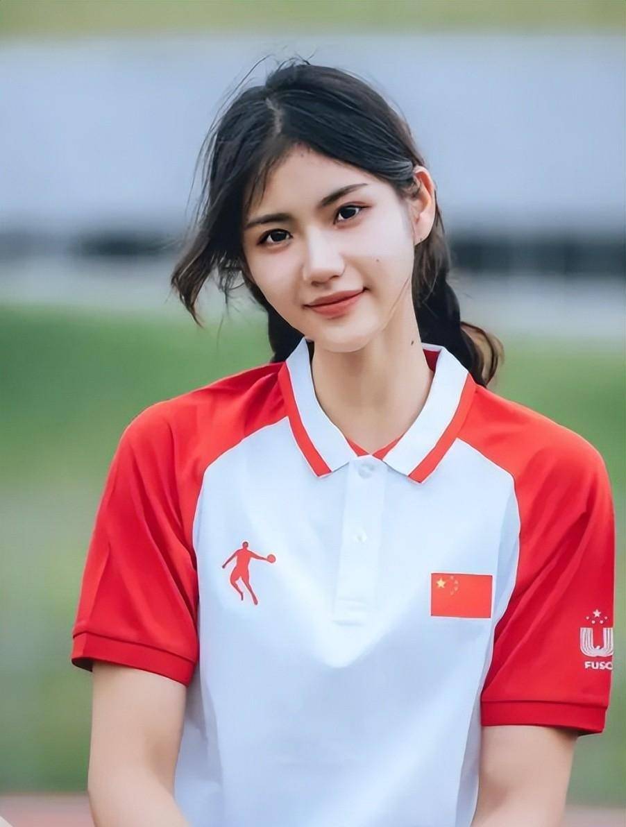 原创体坛女神夏思凝有黄金臀腿比长相清纯如初恋身材时尚引羡慕