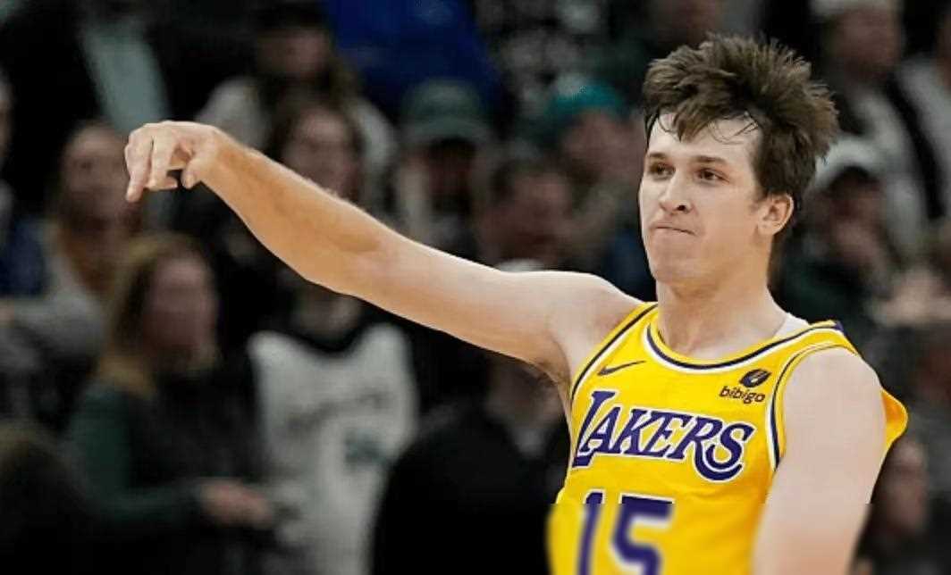 现在,他已经成为了湖人队的核心球员之一,而湖人队也找到了一个合适的