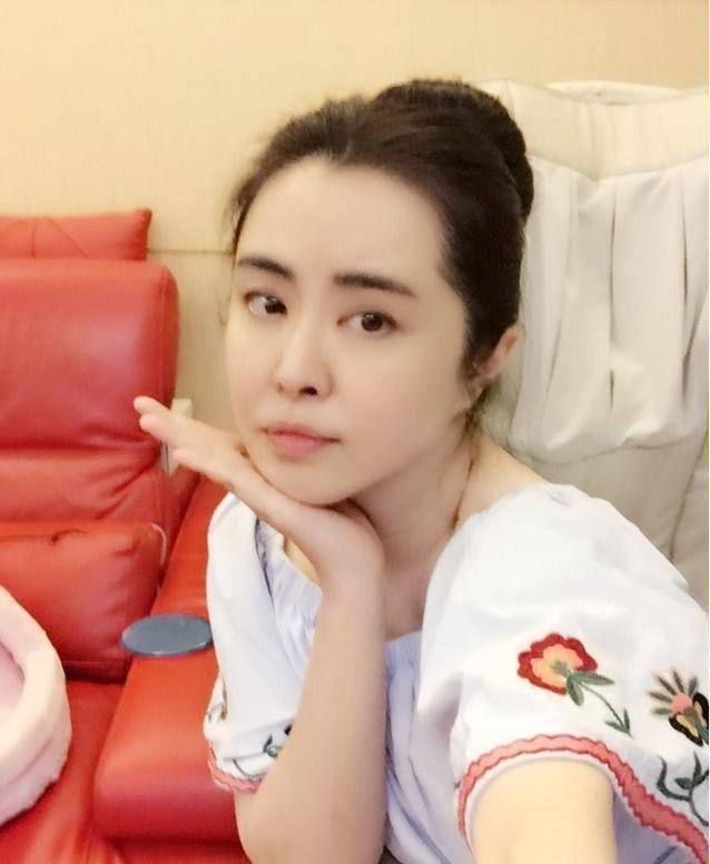 原创原创50岁王祖贤明年将复出或已不复当年美貌你还会舔屏吗