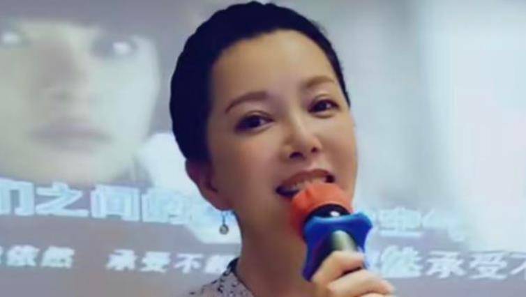 原创原创51岁仇晓风采依旧和汪涵成邻居儿子继承超高颜值