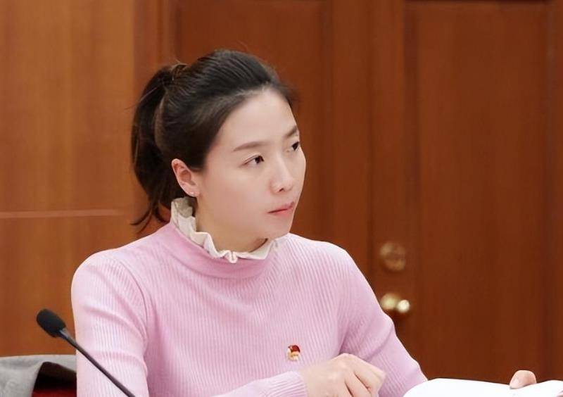 排球女神:退役新生活的伟大启程_魏秋月_事业_成为了