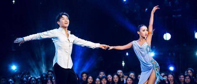 拉丁组合的这首《微光》把我跳哭,他们却被淘汰了_贾昊悦_拉丁舞_表演