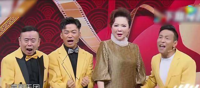 潘长江和蔡明再次一同出现在舞台上.