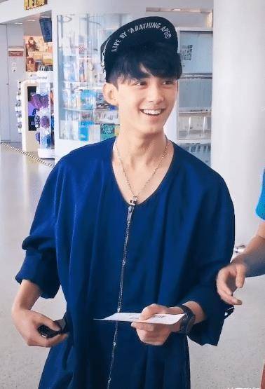 原创吴磊穿大码连体衣太帅气全网都在好奇他想上厕所怎么办