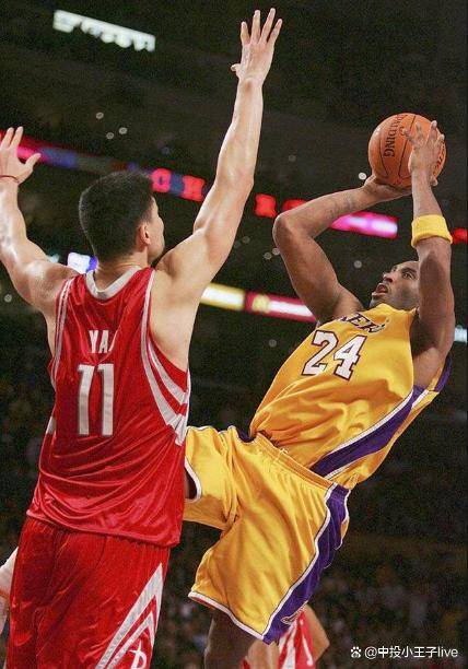 姚明nba生涯单场得分是29支球队中最高的2次4021次30最低得分是26分