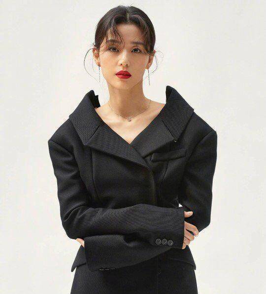 全智贤上演复古大片,当了辣妈也时尚,真不愧是嫁给了设计师之家