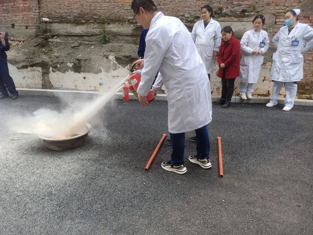赣州经开区凤岗镇中心卫生院组织开展消防演练活动