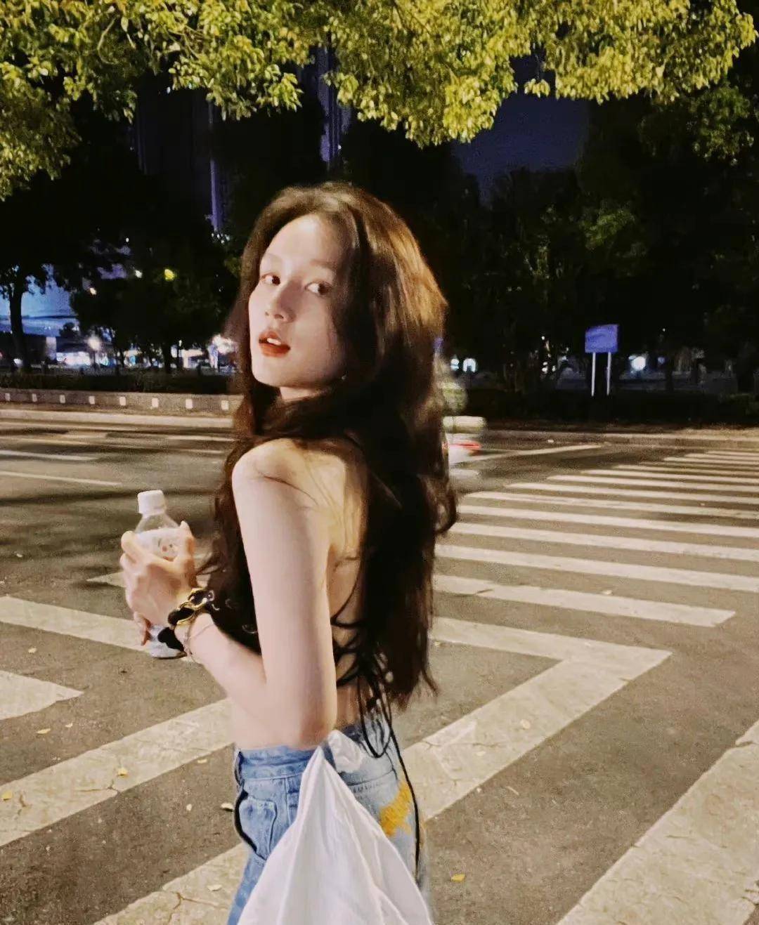 原创原创44岁陈思诚携23岁女友回京女朋友长得像佟丽娅却被网友调侃