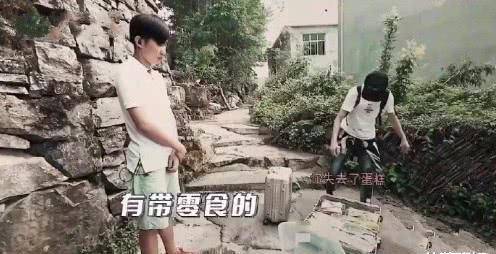 原创变形计不按套路出牌看到新一期主人公带的物品笑出猪叫声