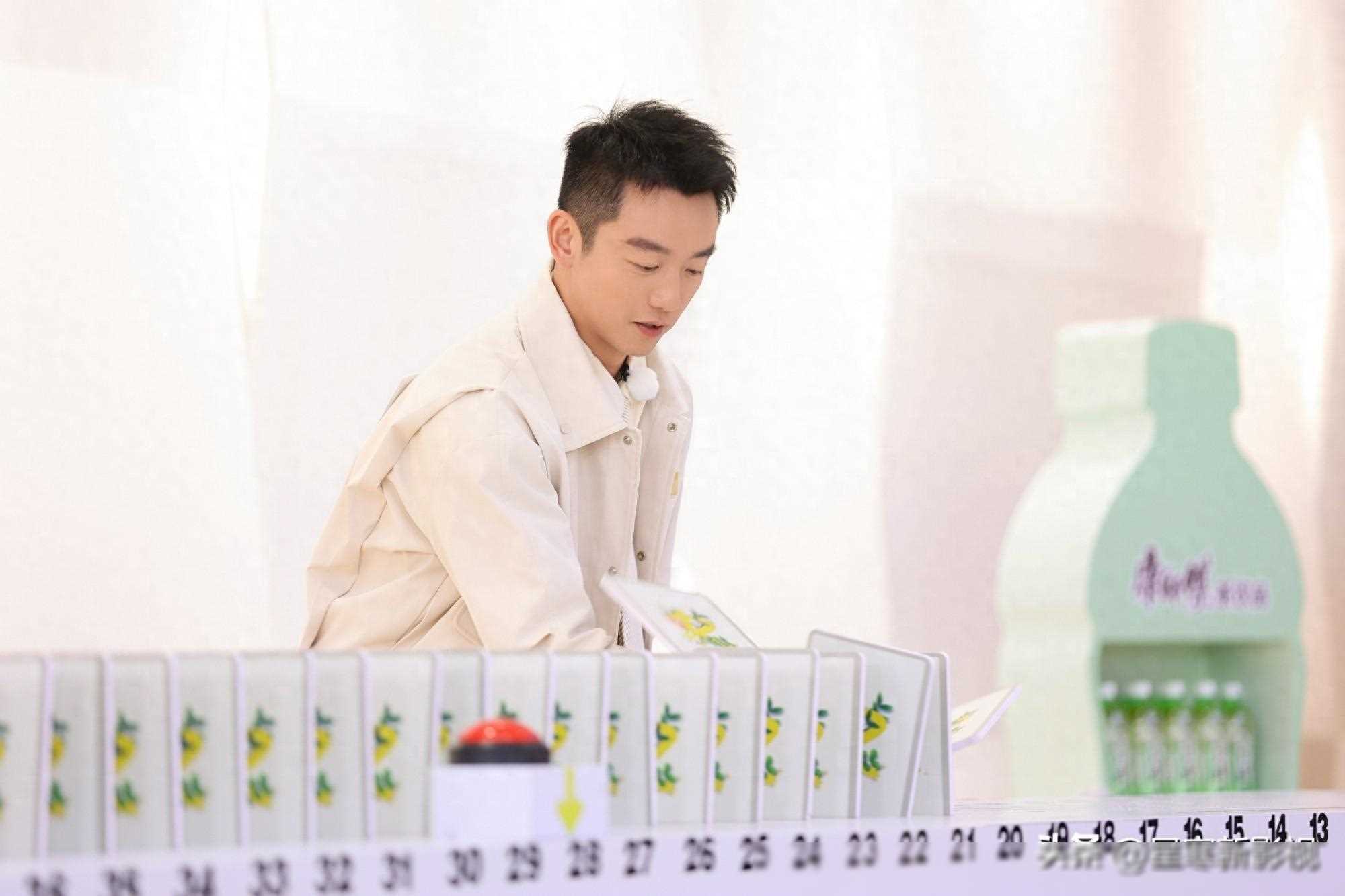《奔跑吧》杨颖被"踢"出局_节目_李晨_郑恺