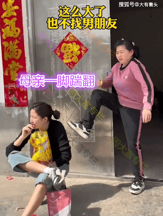 原创湖南女子看到邻居女儿结婚转身将女儿踹翻35岁还嫁不出去