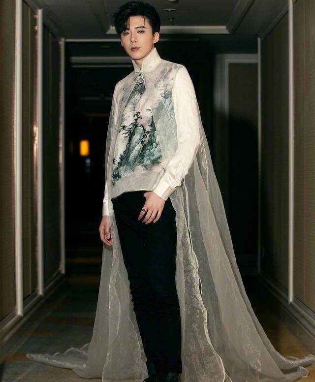 原创189cm刘宇宁国风造型山水墨画搭配白衣轻纱化身俊逸少年郎