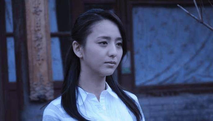 原创原创38岁佟丽娅风韵犹存不显老肌肤细嫩白到反光