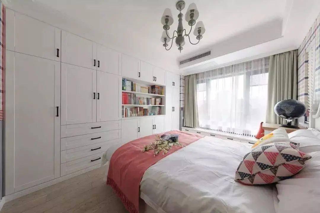 衣柜位置恰当,不仅高效利用空间,还能为卧室增添美感,提升颜值_设计