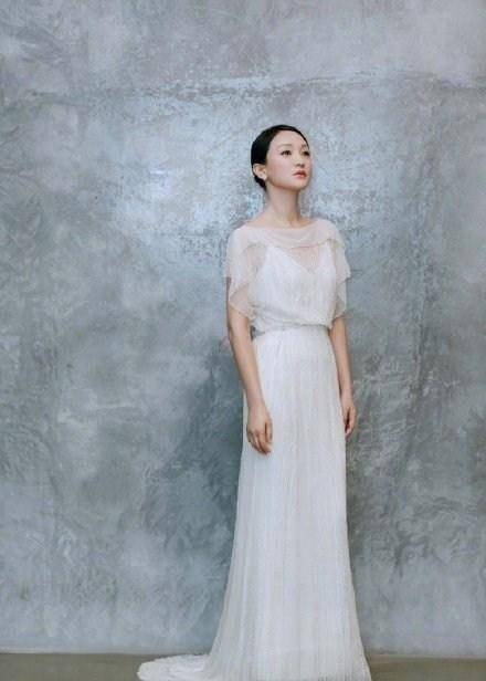 原创原创45岁周迅上活动好奢侈穿5万仙女裙161cm踩16296高跟鞋变超模