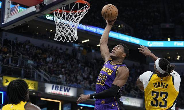 安东尼-戴维斯在进行了一场轮休后紧急复出参加比赛.