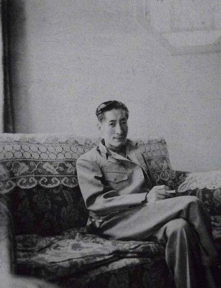 他爱上表姐娶之为妻,后来他又爱上外国美人,妻子却很欢喜_邵洵_佩玉