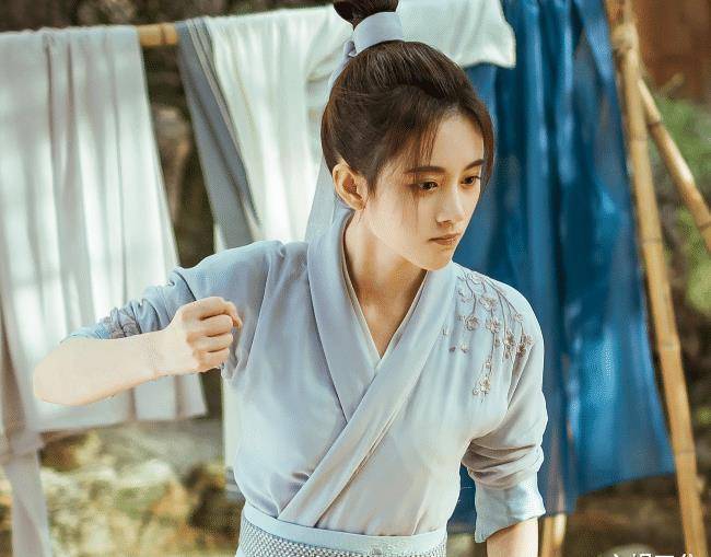 原创尤靖茹出演女扮男装剧与漂亮书生鞠婧祎比较区别很明显