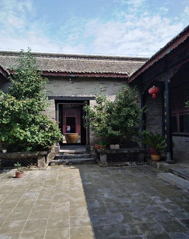 她曾经有三任丈夫,可是事实上她未婚,没人承认她是妻子_雅赫雅_崔玉铭