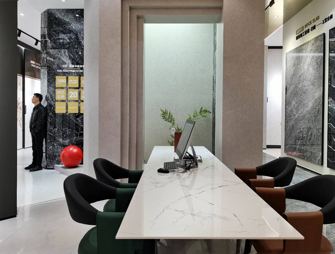 陶瓷一线品牌强辉精工瓷砖淮南旗舰店中性格调以艺术装点设计