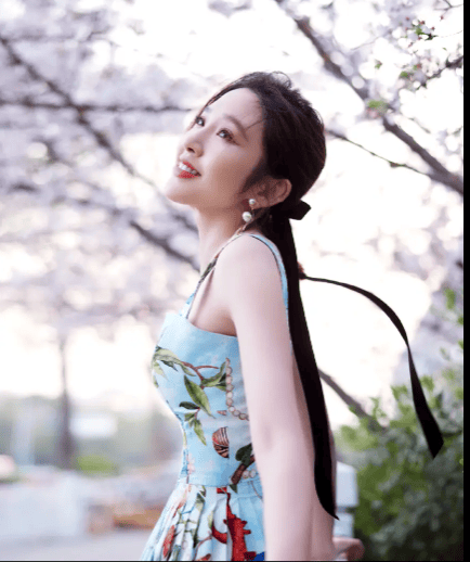 2015年,参演都市爱情片《陪安东尼度过漫长岁月》 ,搭档陈伟霆主演