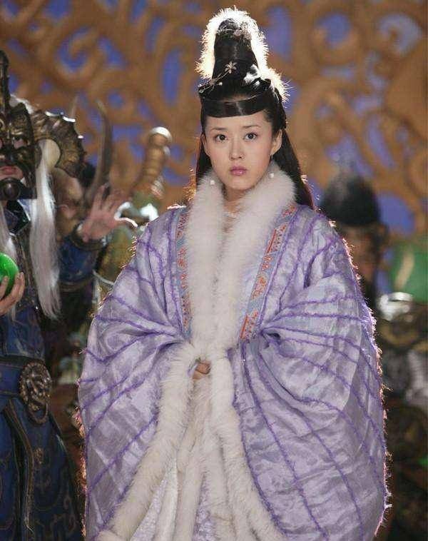 西游中嫦娥只是一个仙子,广寒宫主人其实是她,悟空也要让她三分_玉兔