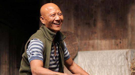 原创57岁演员计春华追悼会张纪中到场悼念陈龙更是当场痛哭流涕