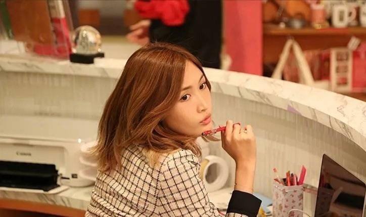 伦理剧朝5晚9帅气和尚爱上我当佛缘撞上纽约梦笑泪交织的恋爱奇缘