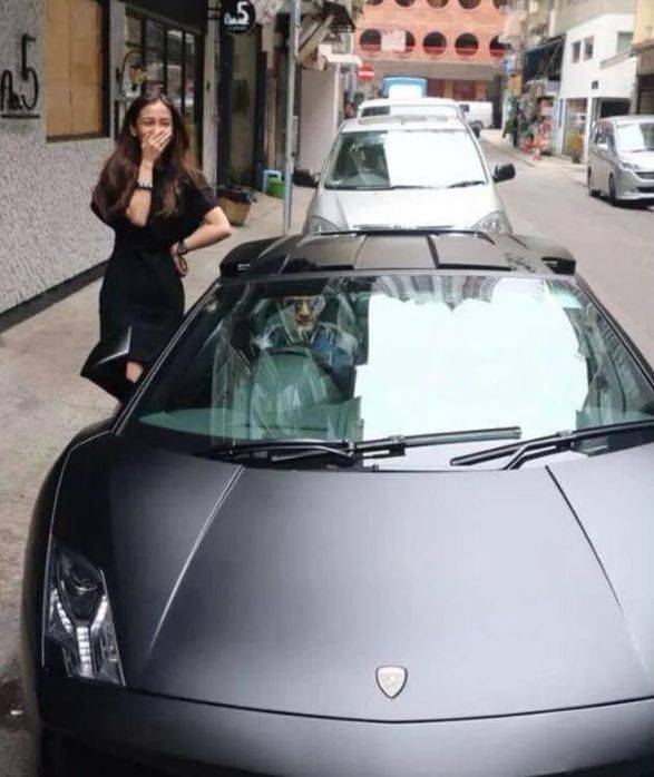 毛衣印叶珂名字缩写秀恩爱,送前妻的车都是二手_明星_女友_事业