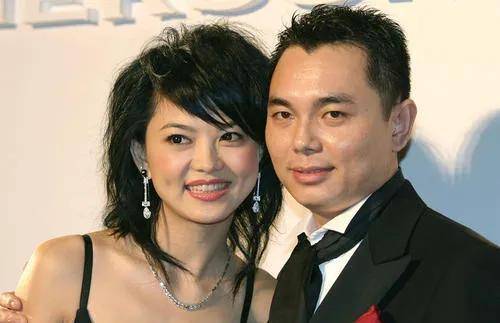 于是秦海璐瞒着婆婆偷偷去洗了澡,没想到被老公王新军发现了.