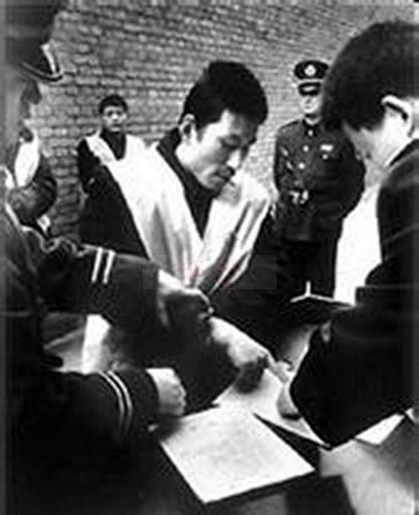 原创董雷伏法记底层爆发的民工集结犯罪团伙持枪杀害多人