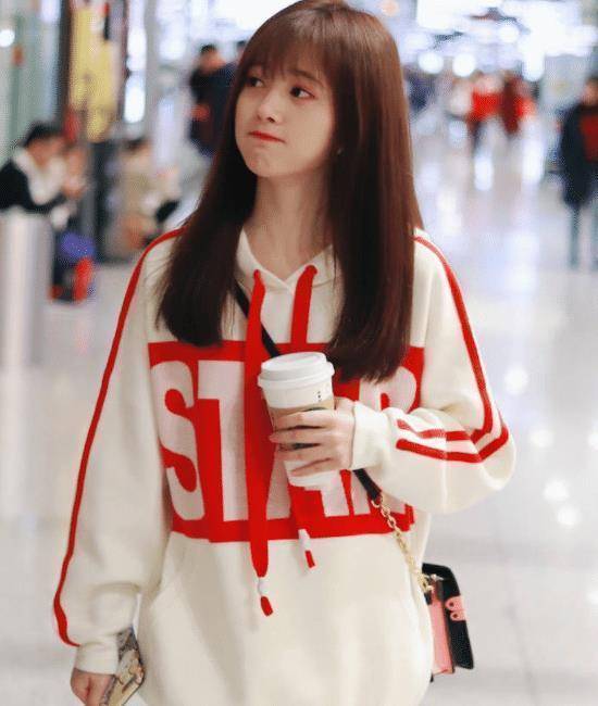 鞠婧祎晒卸妆视频大力搓脸揉鼻子力破整容传闻真实皮肤让人羡慕