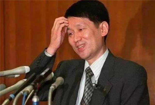 原创田中耕一43岁还是小职员因一失误获得诺奖以为恶搞挂断电话