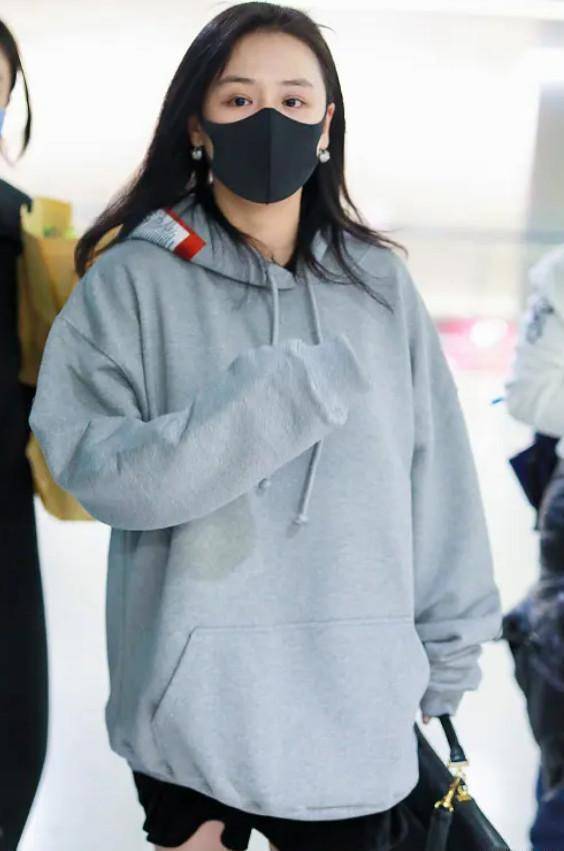 马思纯抑郁症后状态回归减肥成功美出新高玩下衣失踪大胆