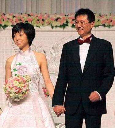 28岁的大魔王张怡宁为何会爱上50岁的徐威还甘愿生下2个孩子