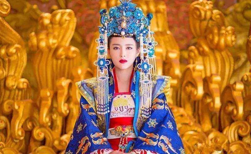 原创宋仁宗母亲死前撕扯衣服大臣把她衣服脱了宋仁宗点头叫好