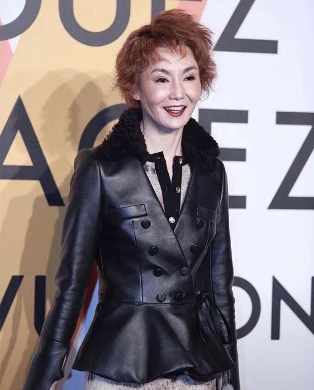 57岁关之琳身体发福,脸蛋依然圆润,对比再看张曼玉,真令人感慨_活动