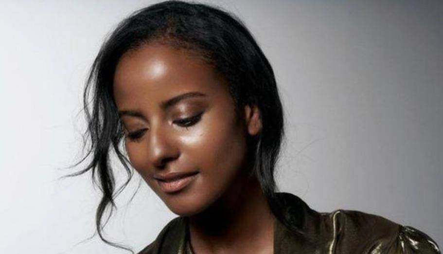 原创她是来自非洲的绝代佳人国王为娶她散尽后宫如今婚变音讯全无