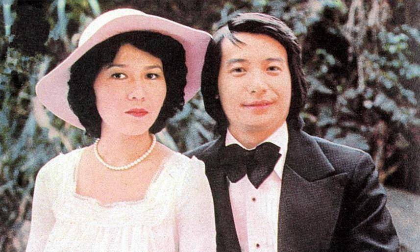 石修在十几岁的时候,经过好友的介绍认识了黄茹丽