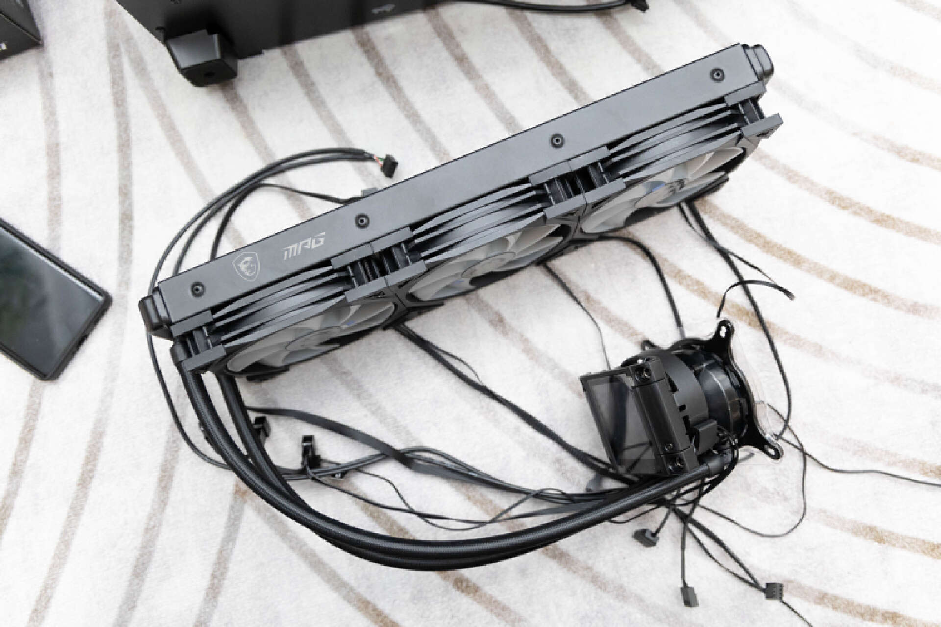 高颜值曲面海景房乔思伯tk3装机案例分享