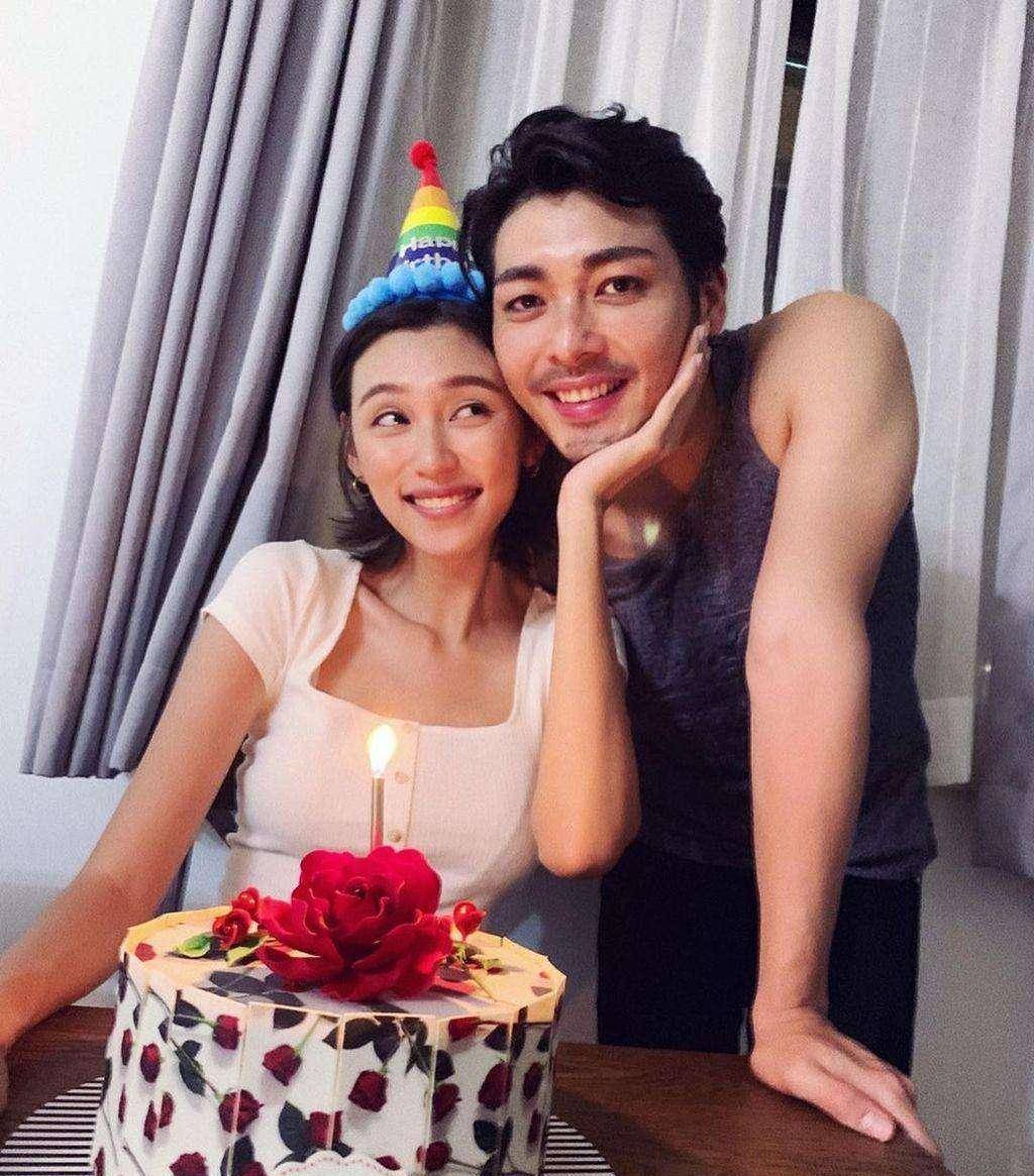 原创17岁当模特终成演员25岁不惧争议未婚生女她带孩子嫁明星老公