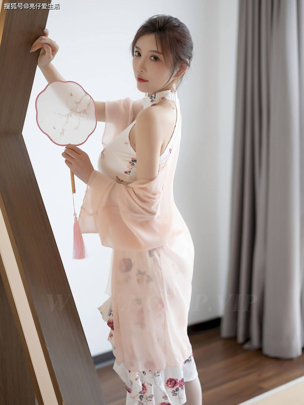 古典与现代的完美交融——旗袍美女的时尚气质