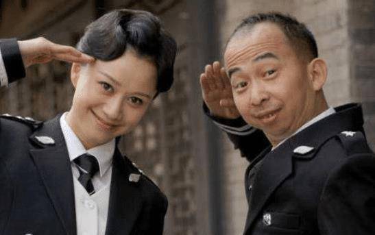 原创丑角巨兴茂26年做配角如今逆袭成百亿导演迎娶美貌娇妻