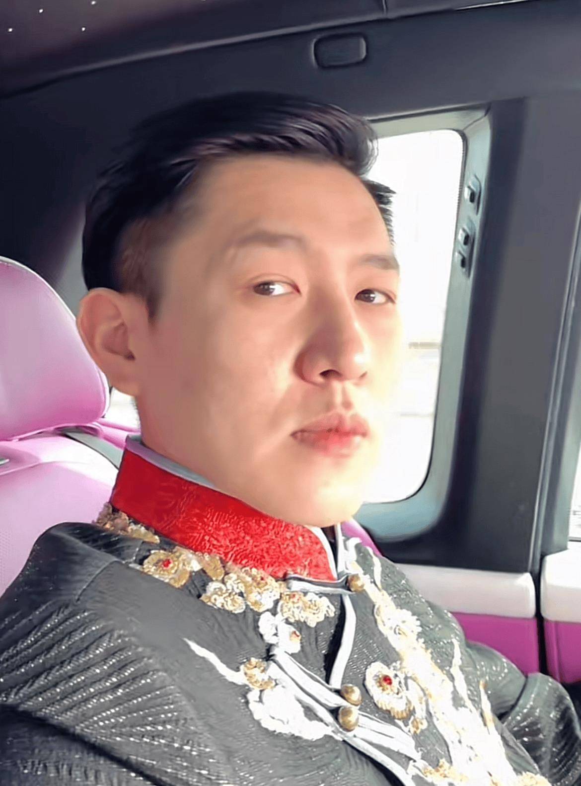 穿中式礼服戴金镯,老公开宾利上过军事院校_高一_吴云飞_丈夫